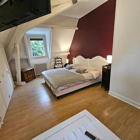 La Demeure Aux Pins Bed and breakfast