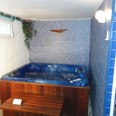 לינה וארוחת בוקר La Demeure Aux Pins 3*