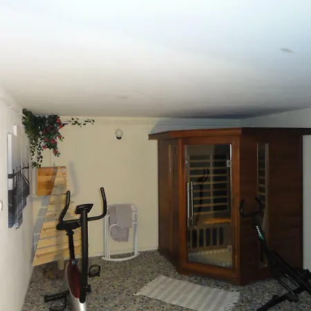 La Demeure Aux Pins 住宿加早餐酒店 3*