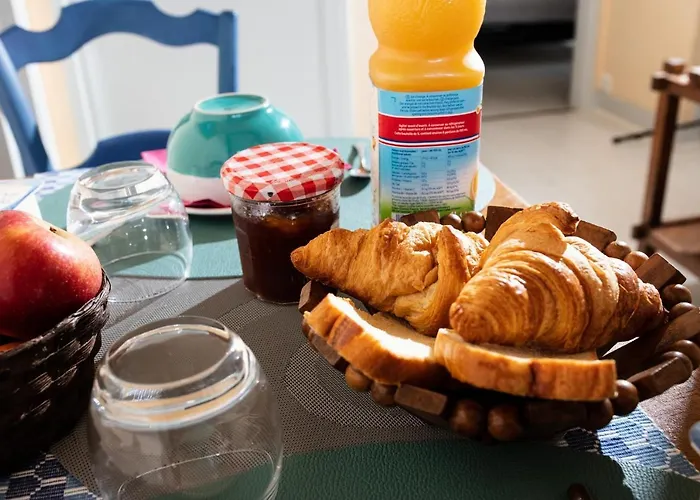 La Demeure Aux Pins Bed & Breakfast