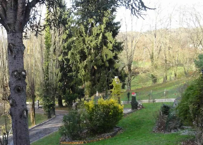 ベッド・アンド・ブレックファスト La Demeure Aux Pins