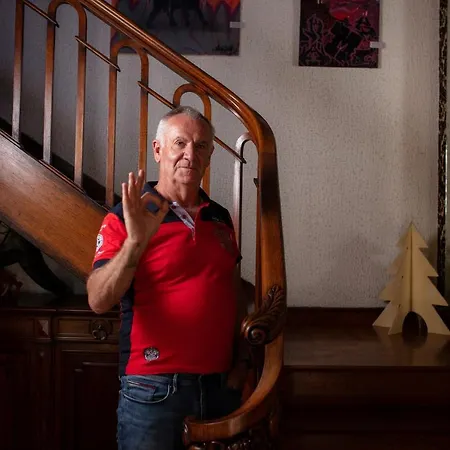 La Demeure Aux Pins לינה וארוחת בוקר