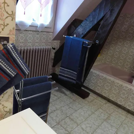 La Demeure Aux Pins לינה וארוחת בוקר 3*