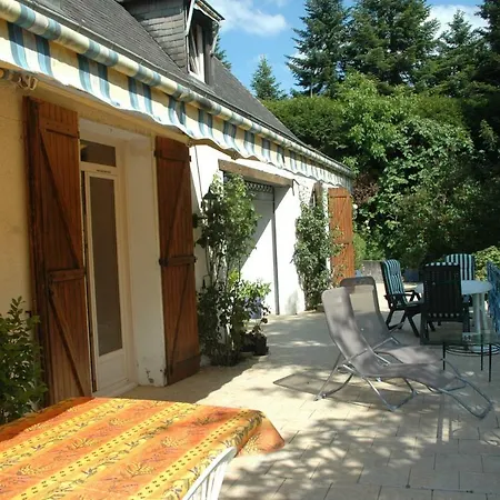 La Demeure Aux Pins לורדה