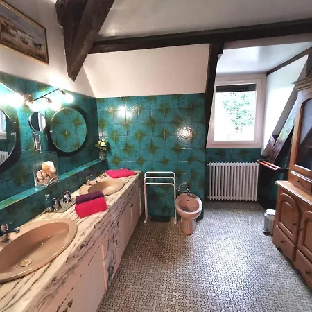 La Demeure Aux Pins לינה וארוחת בוקר לורדה