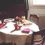 La Demeure Aux Pins Alojamento de Acomodação e Pequeno-almoço